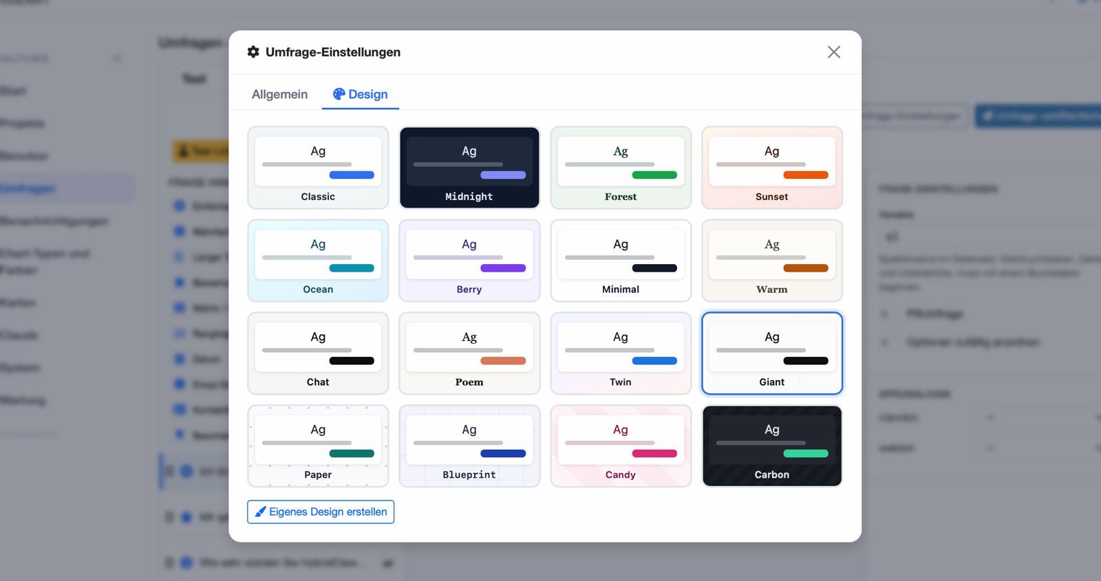DataLion-Umfrage-Einstellungen mit dem Design-Tab und 16 Vorlagen-Vorschaukarten (Classic, Midnight, Forest, …)